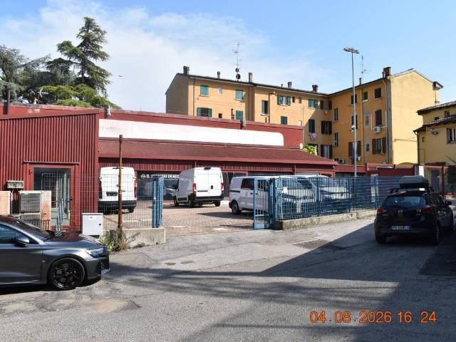 Locale Commerciale in affitto a San Donato-San Vitale, Bologna