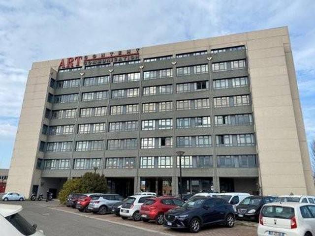 Locale Commerciale in affitto a Borgo Panigale-Reno, Bologna