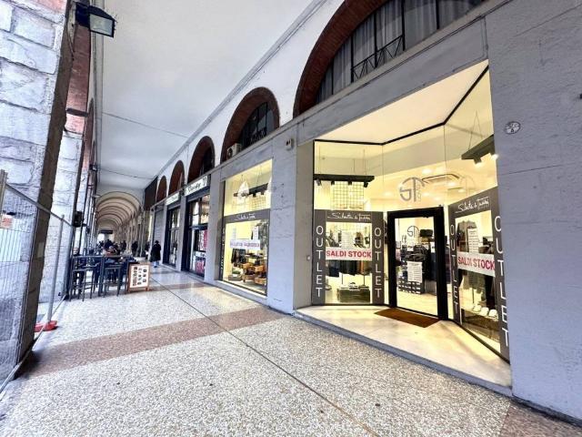 Locale Commerciale in affitto a Santo Stefano, Bologna
