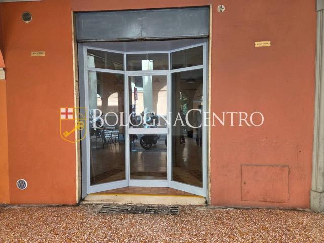 Locale Commerciale in affitto a Santo Stefano, Bologna