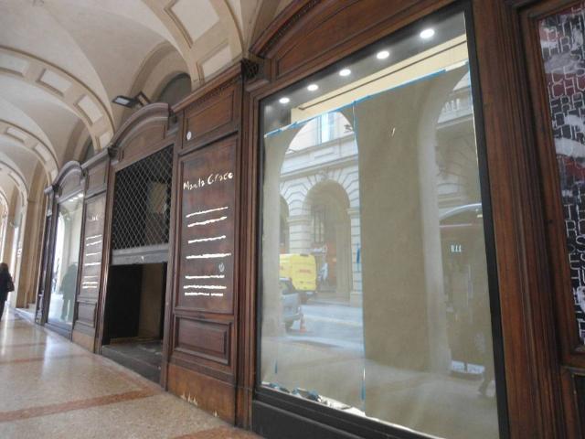 Locale Commerciale in affitto a Santo Stefano, Bologna