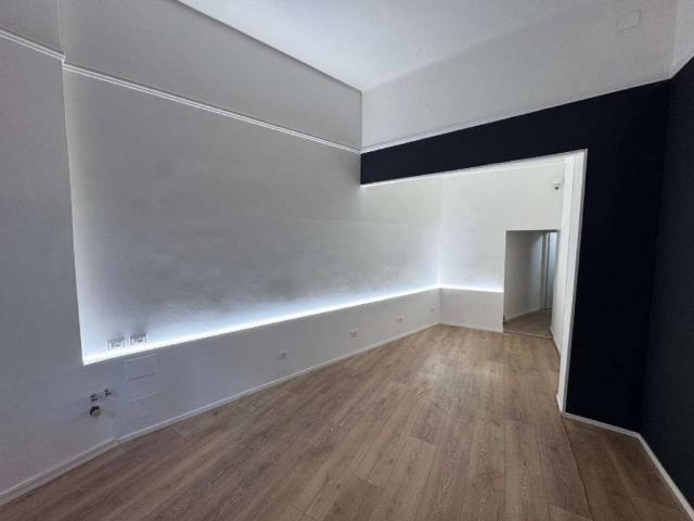 Locale Commerciale in affitto a Santo Stefano, Bologna