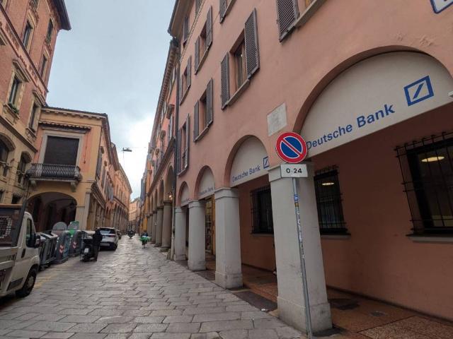 Locale Commerciale in affitto a Santo Stefano, Bologna