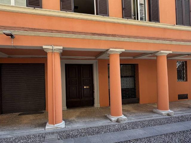 Locale Commerciale in affitto a Porto-Saragozza, Bologna