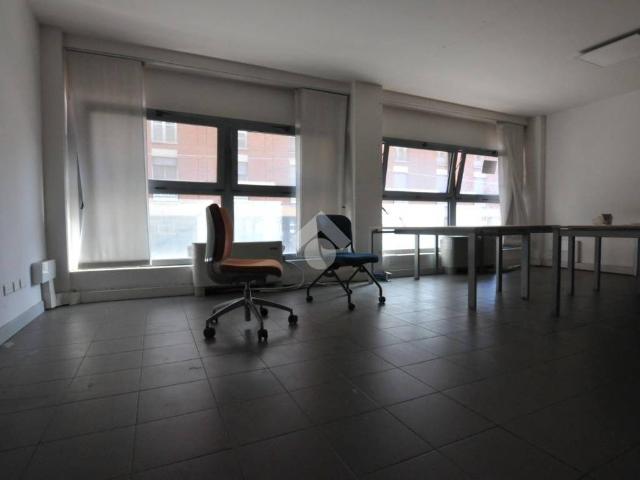 Locale Commerciale in affitto a Porto-Saragozza, Bologna