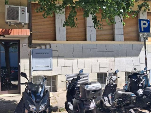 Locale Commerciale in affitto a Porto-Saragozza, Bologna