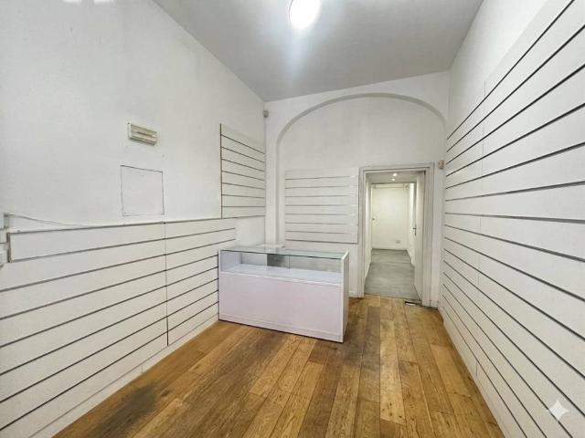 Locale Commerciale in affitto a Porto-Saragozza, Bologna