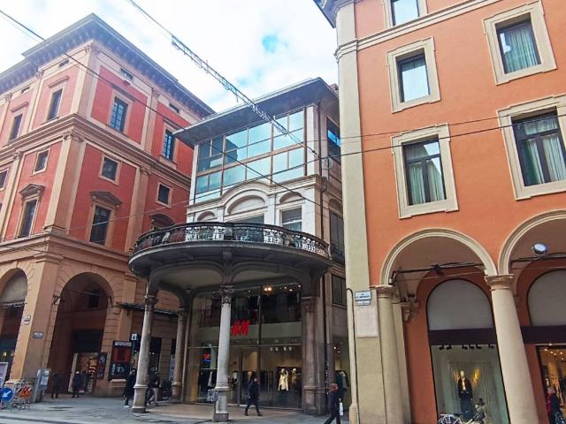 Locale Commerciale in affitto a Porto-Saragozza, Bologna
