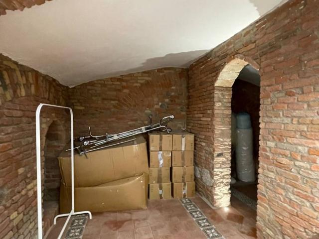 Locale Commerciale in affitto a Santo Stefano, Bologna