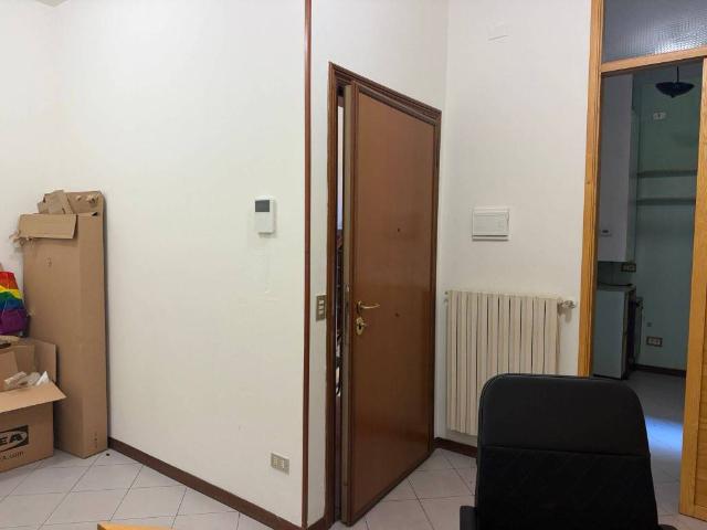 Locale Commerciale in affitto a Porto-Saragozza, Bologna