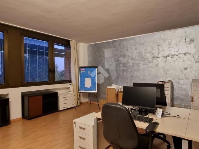 Locale Commerciale in affitto a Dozza, Bologna