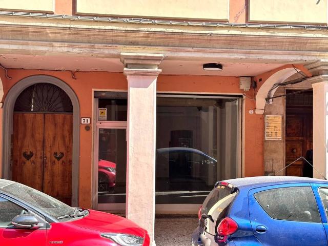 Locale Commerciale in affitto a Porto-Saragozza, Bologna