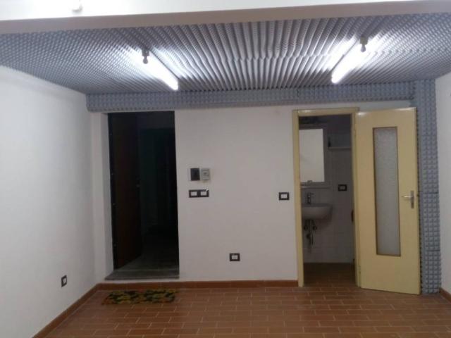 Locale Commerciale in affitto a Santo Stefano, Bologna