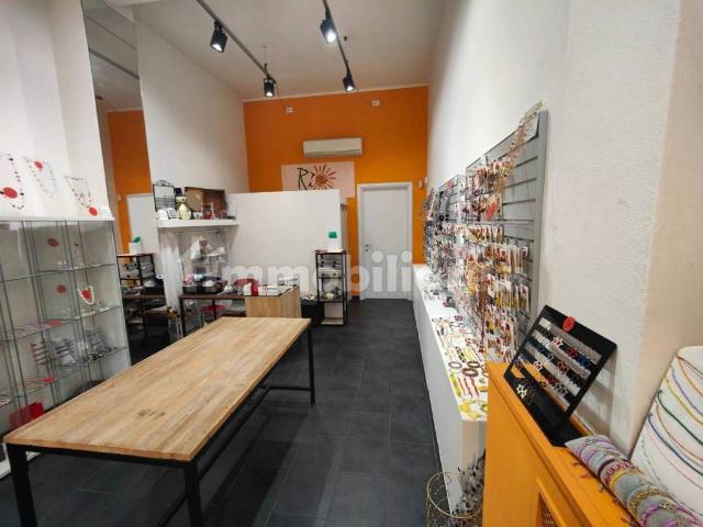 Locale Commerciale in affitto a Santo Stefano, Bologna
