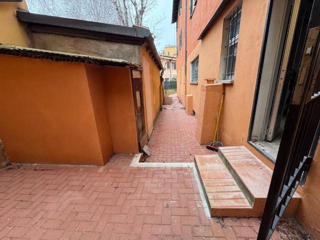 Locale Commerciale in affitto a San Donato-San Vitale, Bologna