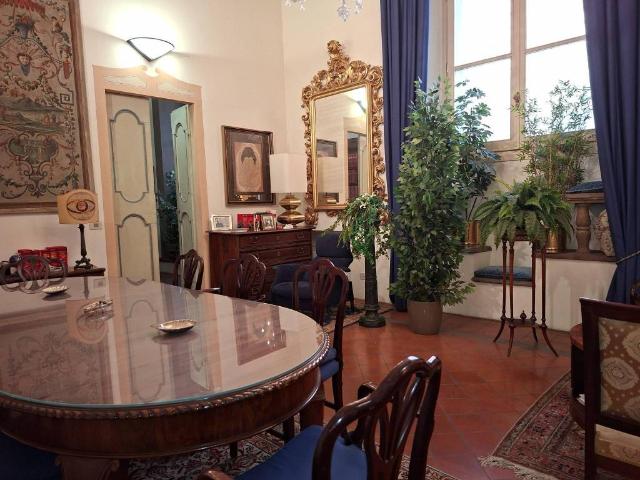 Locale Commerciale in affitto a Santo Stefano, Bologna
