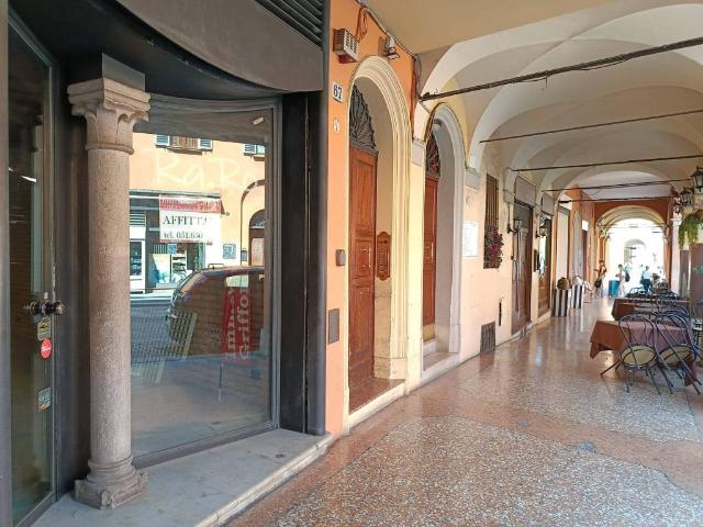Locale Commerciale in affitto a Porto-Saragozza, Bologna