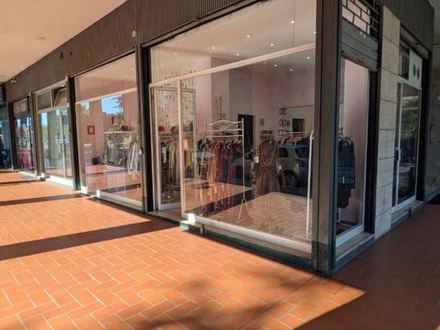 Locale Commerciale in affitto a Casteldebole, Bologna