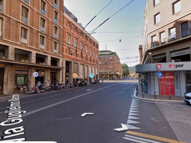 Locale Commerciale in affitto a Porto-Saragozza, Bologna