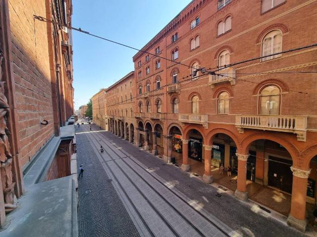 Locale Commerciale in affitto a Santo Stefano, Bologna