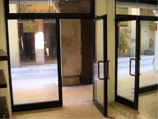 Locale Commerciale in affitto a Porto-Saragozza, Bologna