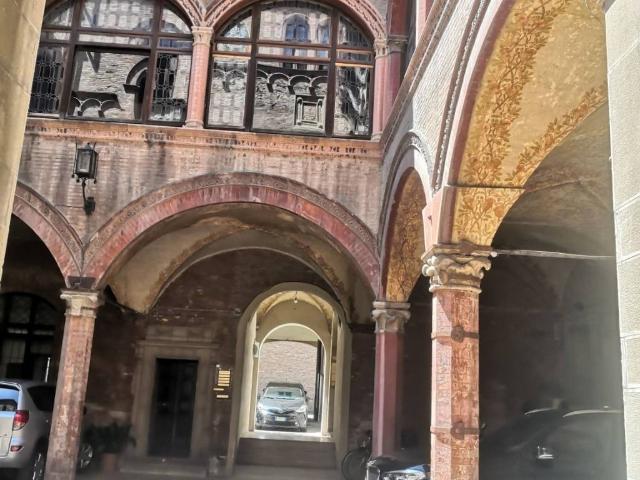 Locale Commerciale in affitto a Santo Stefano, Bologna