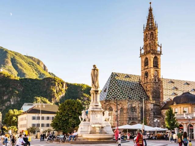 Locale Commerciale in affitto a Centro-Piani-Rencio - Zentrum-Bozner Boden-Rentsch, Bolzano - Bozen