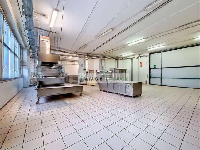 Locale Commerciale in affitto a Oltrisarco-Aslago - Oberau-Haslach, Bolzano - Bozen