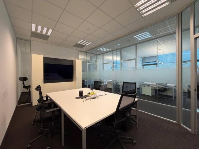 Locale Commerciale in affitto a Oltrisarco-Aslago - Oberau-Haslach, Bolzano - Bozen