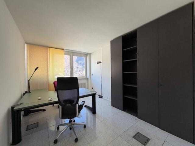 Locale Commerciale in affitto a Oltrisarco-Aslago - Oberau-Haslach, Bolzano - Bozen