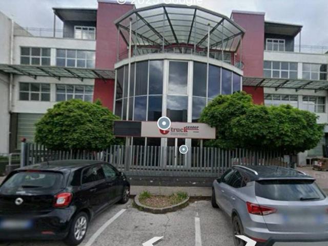 Locale Commerciale in affitto a Oltrisarco-Aslago - Oberau-Haslach, Bolzano - Bozen