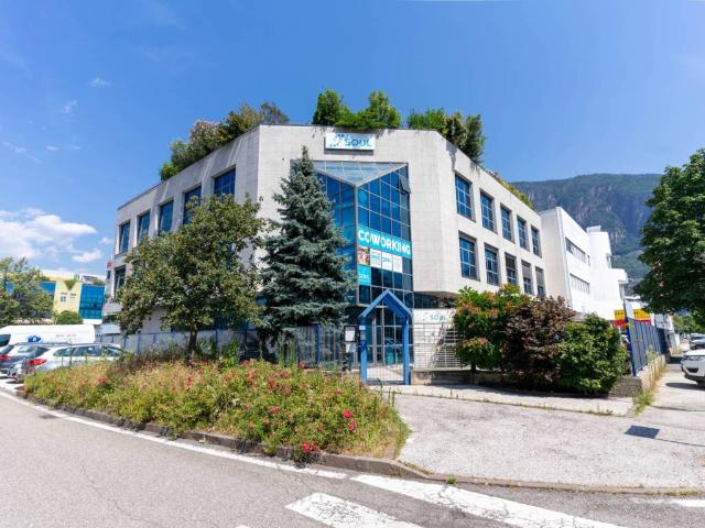 Locale Commerciale in affitto a Oltrisarco-Aslago - Oberau-Haslach, Bolzano - Bozen