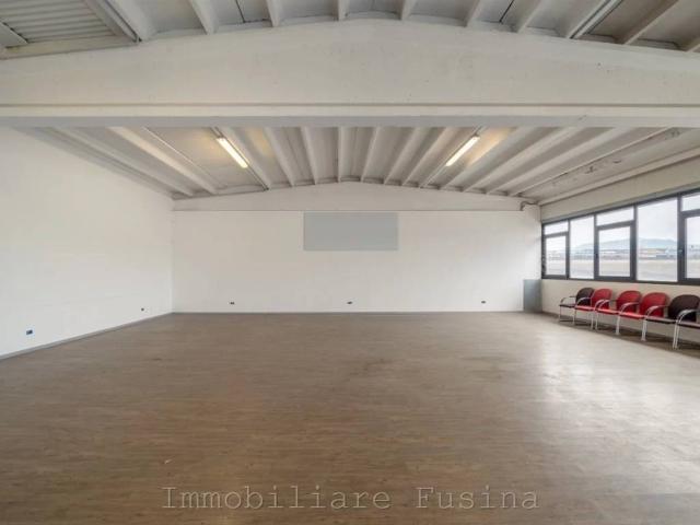 Locale Commerciale in affitto a Oltrisarco-Aslago - Oberau-Haslach, Bolzano - Bozen