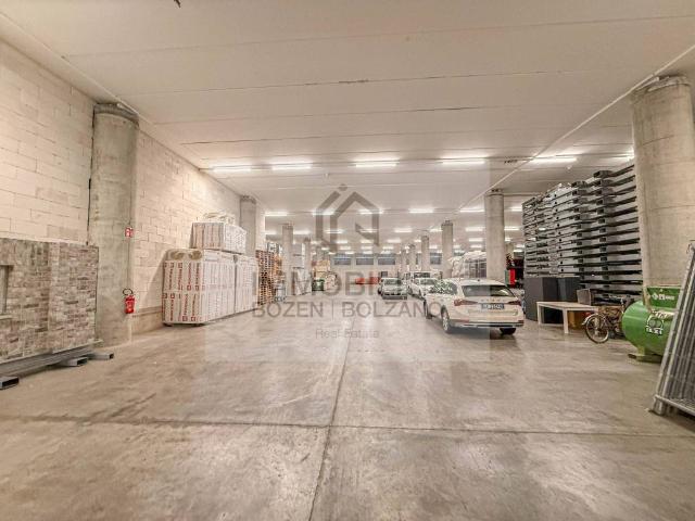Locale Commerciale in affitto a Oltrisarco-Aslago - Oberau-Haslach, Bolzano - Bozen