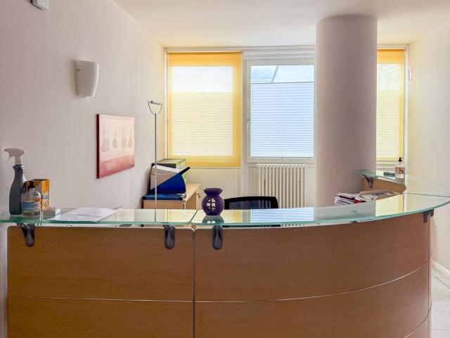 Locale Commerciale in affitto a Oltrisarco-Aslago - Oberau-Haslach, Bolzano - Bozen