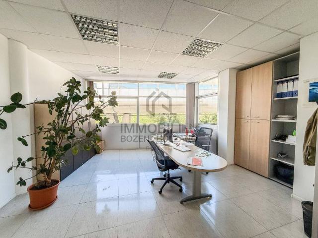 Locale Commerciale in affitto a Oltrisarco-Aslago - Oberau-Haslach, Bolzano - Bozen