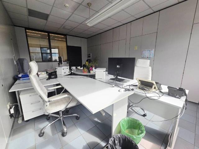 Locale Commerciale in affitto a Oltrisarco-Aslago - Oberau-Haslach, Bolzano - Bozen
