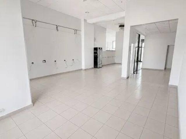 Locale Commerciale in vendita a Oltrisarco-Aslago - Oberau-Haslach, Bolzano - Bozen
