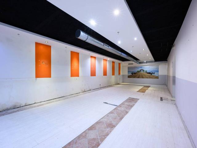 Locale Commerciale in affitto a Centro-Piani-Rencio - Zentrum-Bozner Boden-Rentsch, Bolzano - Bozen