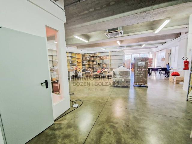 Locale Commerciale in affitto a Oltrisarco-Aslago - Oberau-Haslach, Bolzano - Bozen
