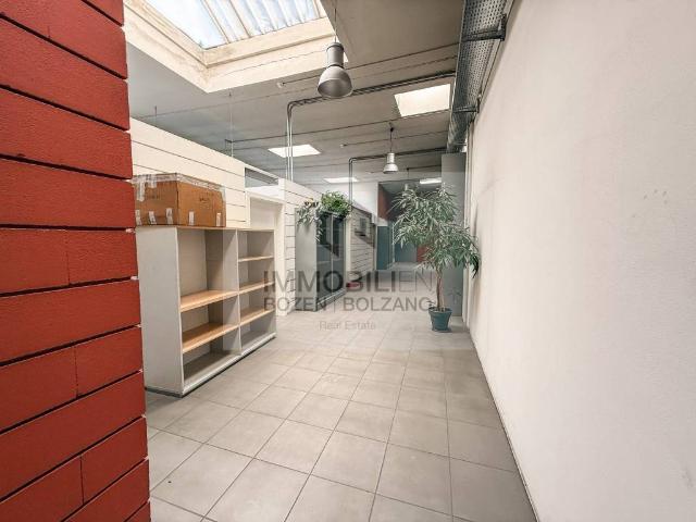 Locale Commerciale in affitto a Oltrisarco-Aslago - Oberau-Haslach, Bolzano - Bozen