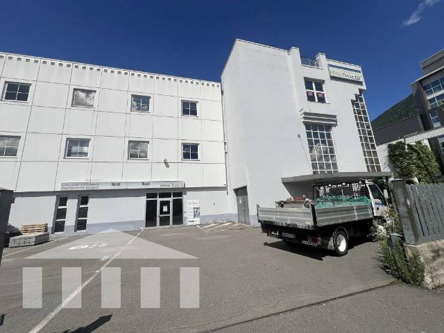 Locale Commerciale in affitto a Oltrisarco-Aslago - Oberau-Haslach, Bolzano - Bozen