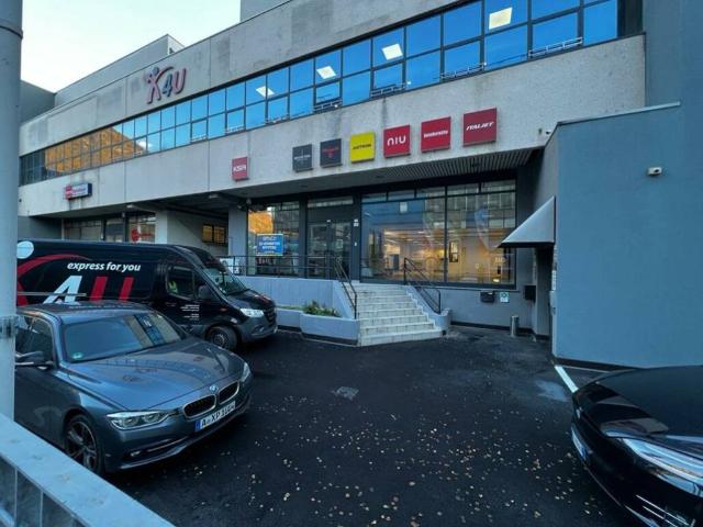 Locale Commerciale in affitto a Oltrisarco-Aslago - Oberau-Haslach, Bolzano - Bozen