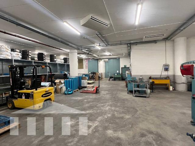 Locale Commerciale in affitto a Oltrisarco-Aslago - Oberau-Haslach, Bolzano - Bozen