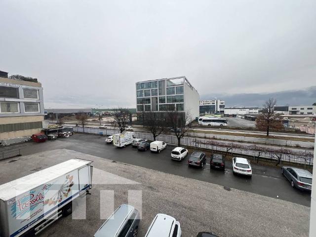 Locale Commerciale in affitto a Oltrisarco-Aslago - Oberau-Haslach, Bolzano - Bozen