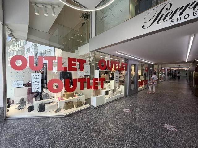 Locale Commerciale in affitto a Centro-Piani-Rencio - Zentrum-Bozner Boden-Rentsch, Bolzano - Bozen