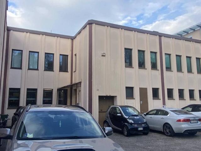 Locale Commerciale in affitto a Oltrisarco-Aslago - Oberau-Haslach, Bolzano - Bozen