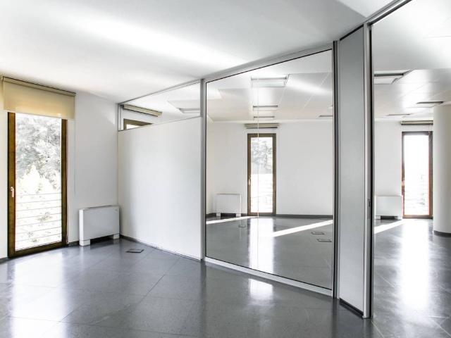 Locale Commerciale in affitto a Oltrisarco-Aslago - Oberau-Haslach, Bolzano - Bozen