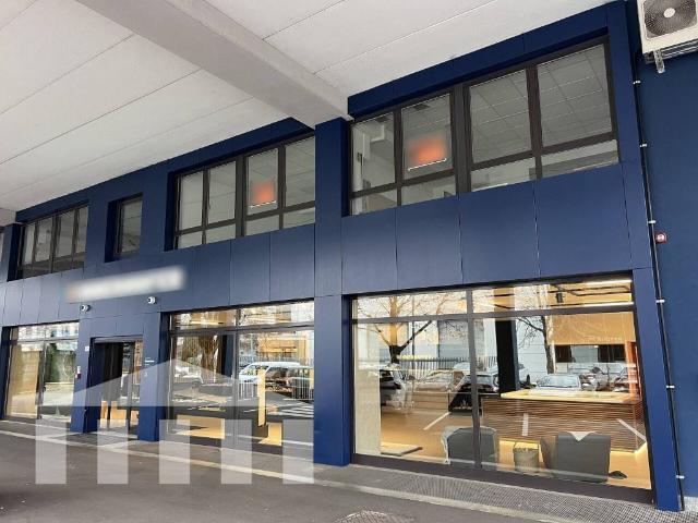 Locale Commerciale in affitto a Oltrisarco-Aslago - Oberau-Haslach, Bolzano - Bozen