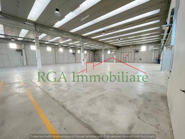 Locale Commerciale in affitto a Bonate Sopra, Lombardia